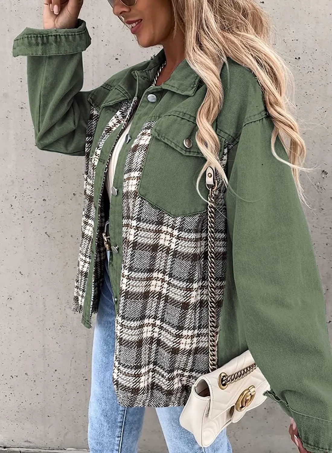 Women Jean Jacket Denim Plaid Shackets Button Down Shirt Jackets Oversized Pocketed Coat 2024 Fall Fashion Outfits