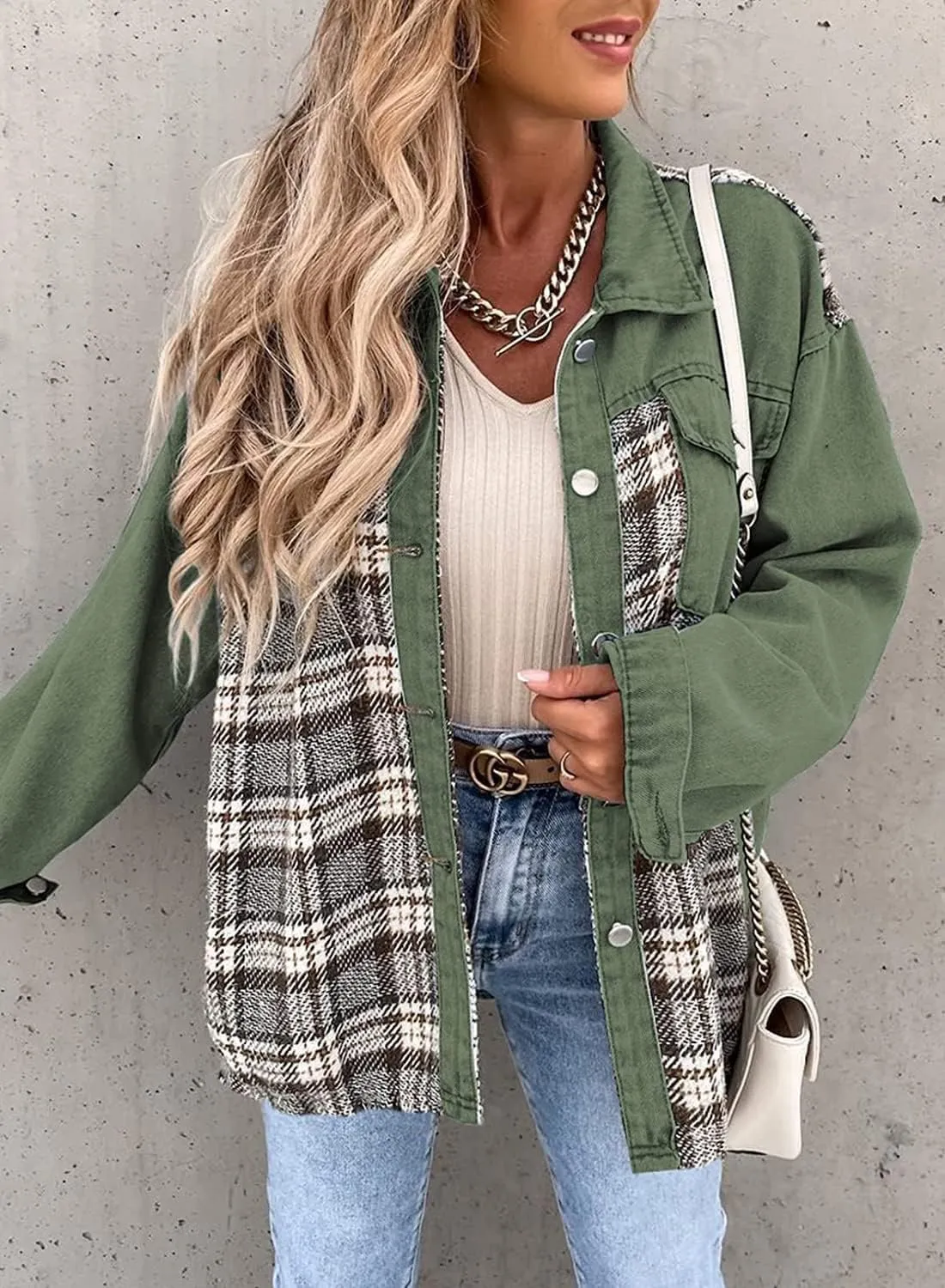 Women Jean Jacket Denim Plaid Shackets Button Down Shirt Jackets Oversized Pocketed Coat 2024 Fall Fashion Outfits